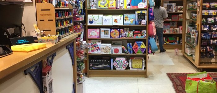 Kidding Around: Niños jugando y riendo – momentos divertidos y llenos de alegría