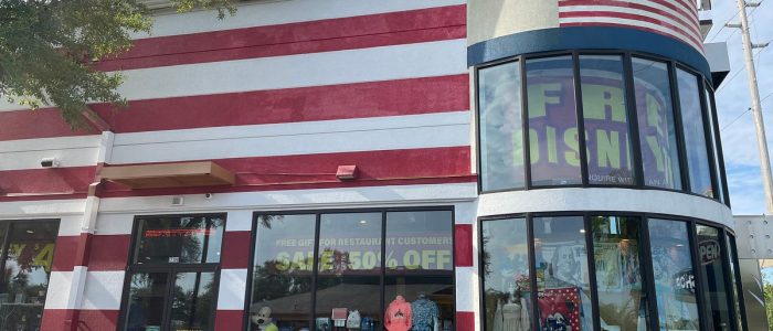 Tienda de Regalos Treasure Island – Souvenirs Piratas, Camisetas y Accesorios Únicos