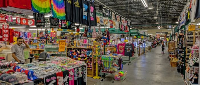 Mercado de Pulgas: Visitantes descubren tesoros únicos y ofertas imperdibles