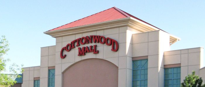 Cottonwood Mall: Centro comercial vibrante con tiendas de moda, gastronomía y entretenimiento