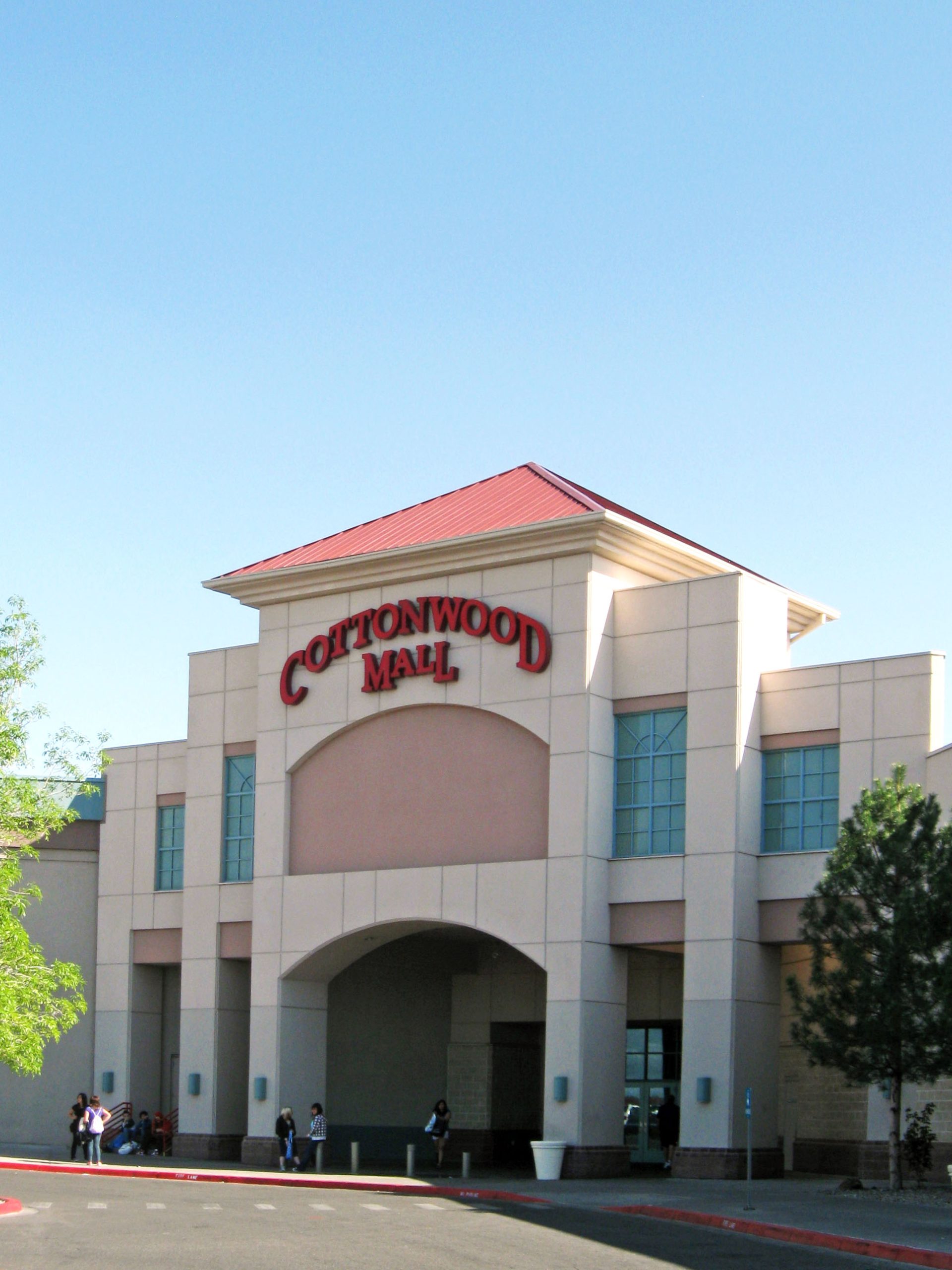 Cottonwood Mall: Centro comercial vibrante con tiendas de moda, gastronomía y entretenimiento