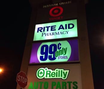 Foto de Paddison Square: Vista panorámica del icónico parque de Londres con arquitectura histórica