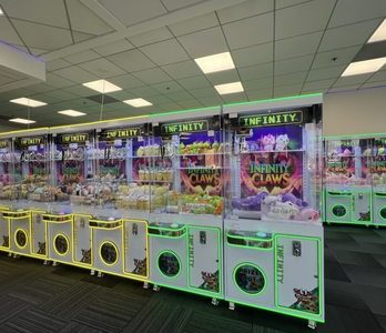 Infinity Claws en Rowland Heights: Experiencia Definitiva de Máquinas de Garra Arcade
