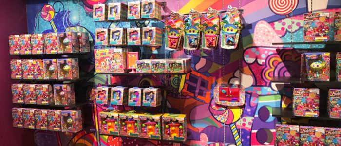 Distroller World: Mundo de Juguetes Creativos y Coleccionables – Ilustración Colorida