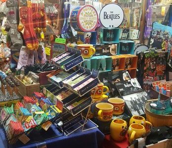 Toys‑N‑Tiques Collectibles Gen: Figuras y Juguetes Vintage de Alta Calidad