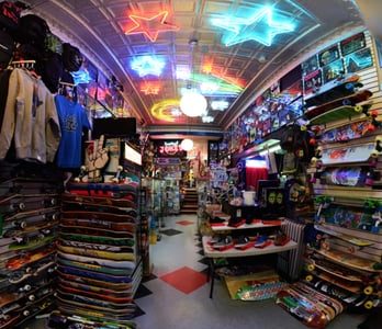 East West Novelty: Arte y Diseño Único que Fusiona Culturas del Este y Oeste