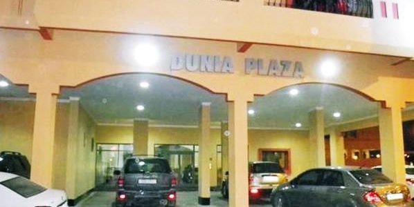 Dunia Plaza: Centro Comercial Vibrante con Tiendas, Restaurantes y Entretenimiento