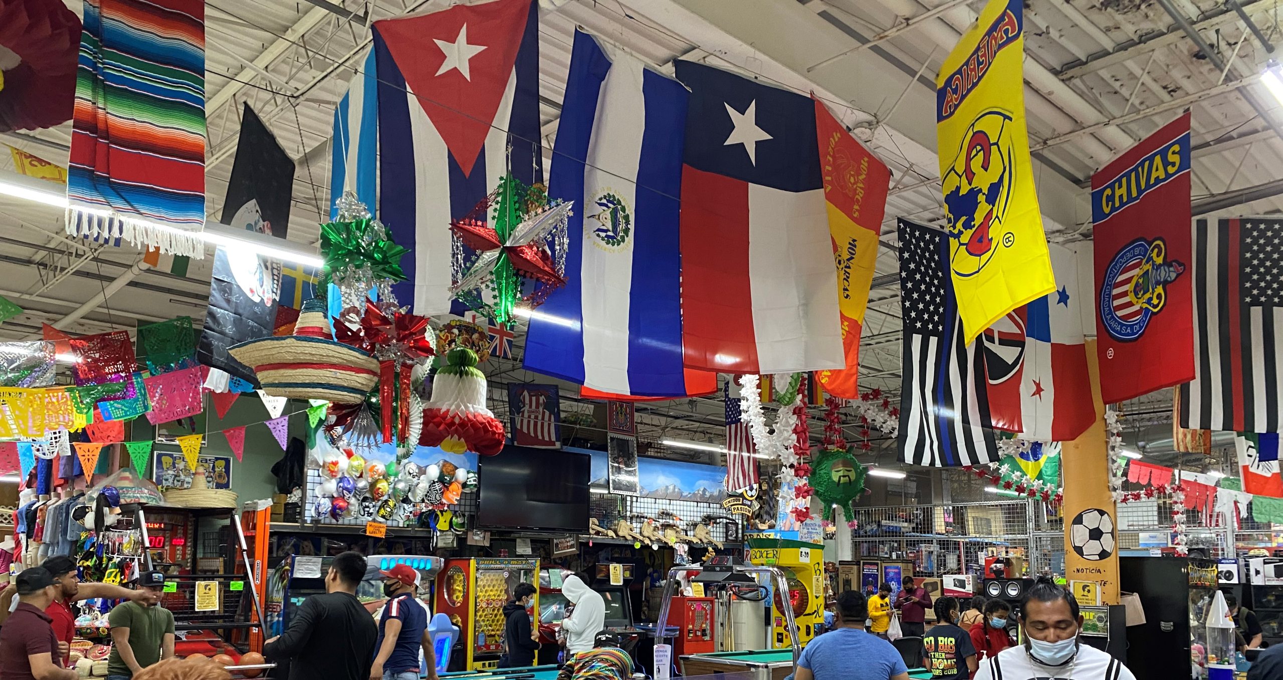 Harry Hines Bazaar: Tienda Vintage de Ropa y Accesorios Únicos | Moda Retro y Coleccionables