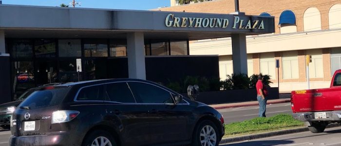 Greyhound Plaza Mall: Centro Comercial con Tiendas, Restaurantes y Entretenimiento