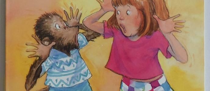 Mono imita acciones: foto divertida de Monkey See Monkey Do