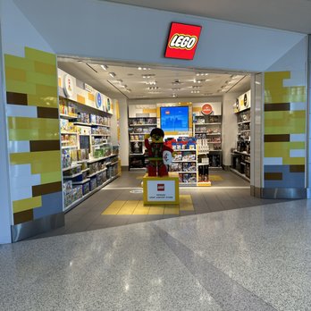Tienda LEGO® en Jersey Gardens: descubre la colección de bloques y juguetes para toda la familia.