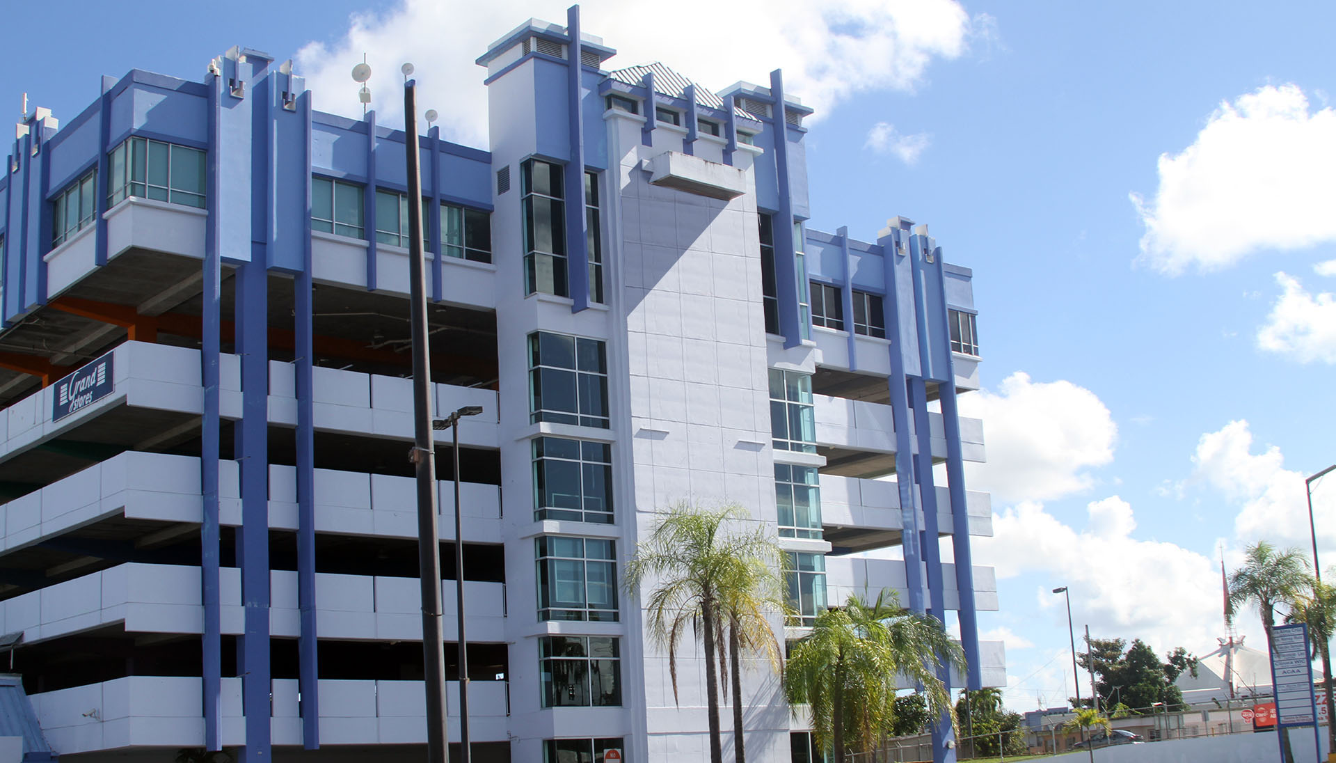 Carolina Shopping Court: Centro Comercial Moderno con Tiendas, Restaurantes y Entretenimiento