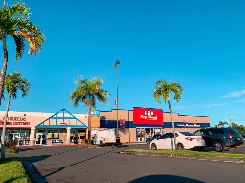Los Colobos Shopping Center: Tiendas, Restaurantes y Entretenimiento en un Solo Lugar