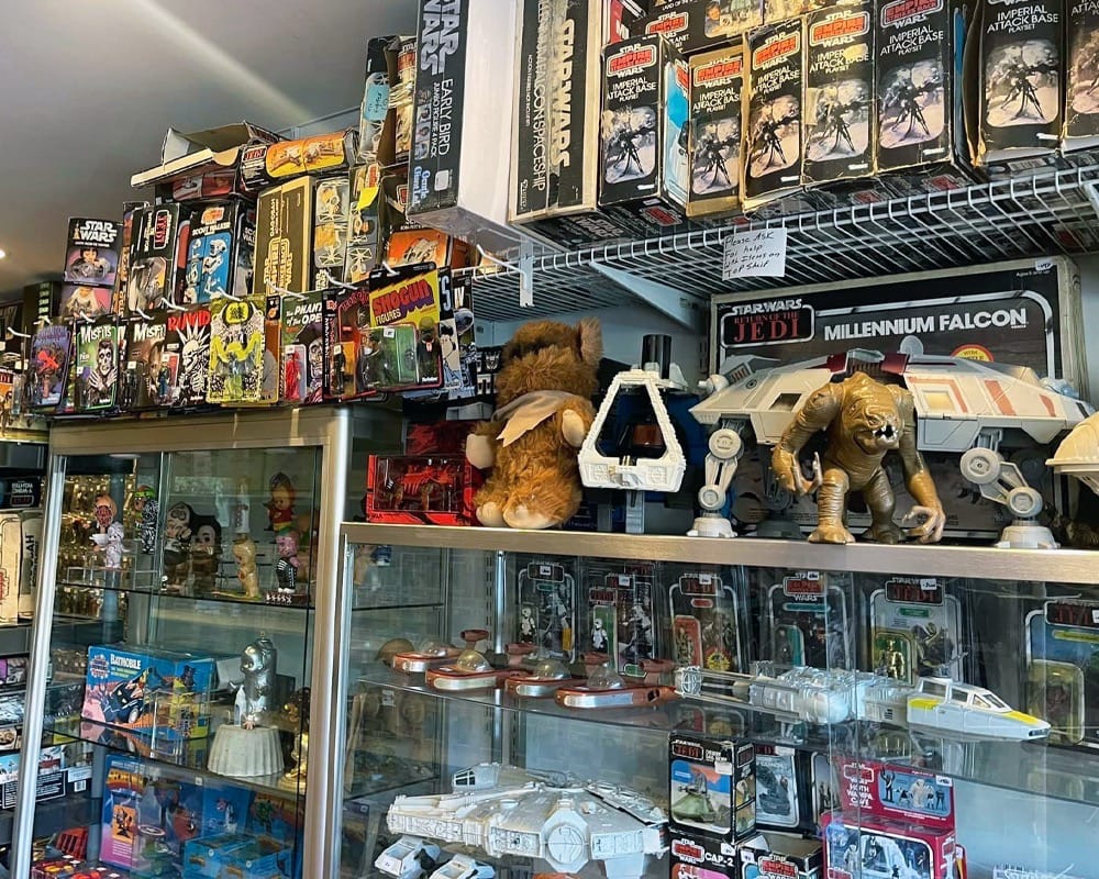 Juguetes Retro de Chicago: Colección Vintage que Evoca la Nostalgia de los Años 80
