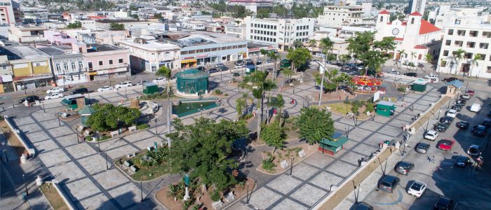 Foto de la Plaza Pública Santiago Riera Palmer – Arquitectura, Historia y Vida Urbana