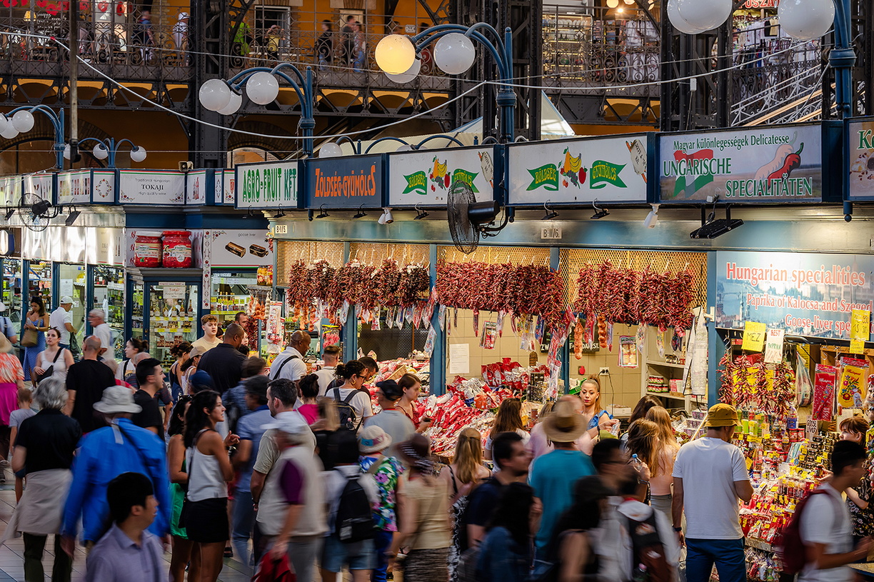 Gran Mercado: Colorido y Vibrante Centro de Compras con Productos Frescos y Artesanales