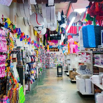 Gosa Toys Pinatas & Candy – Coloridas piñatas y dulces para fiestas infantiles